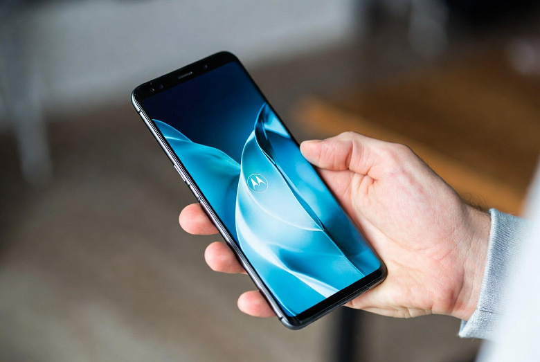 На грани смартфона и планшета. Motorola готовит 7-дюймовые мобильные устройства